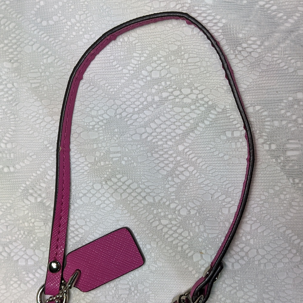 Coach Tan & Pink Coated Canvas Wristlet With Pink Hangtag, Signature Print Cs - Picture 12 of 12